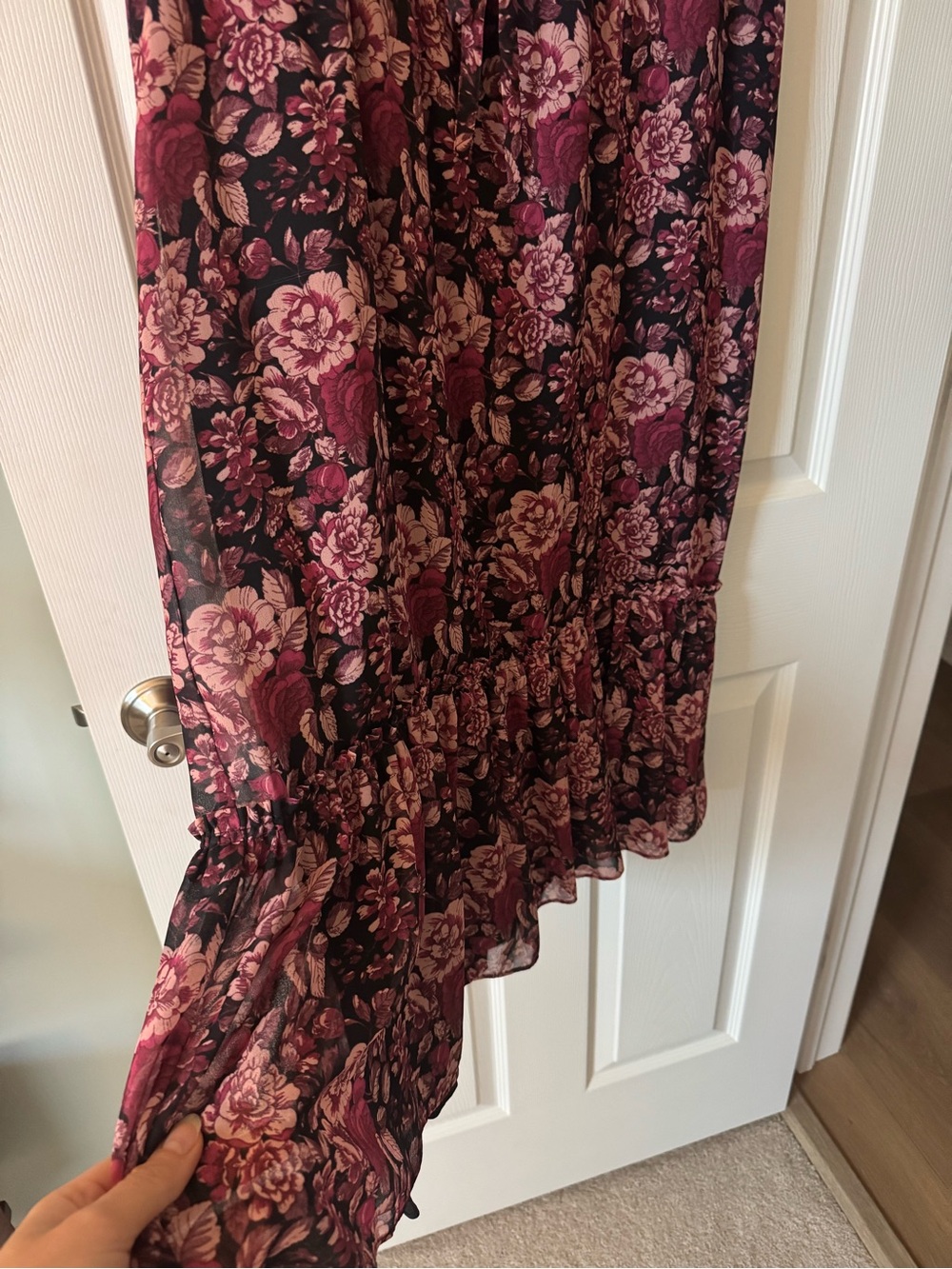 PAIGE Women’s Medium Maxi Dress Burgundy Black Floral Print Tiered Ruffle V-Neck - Picture 4 of 6